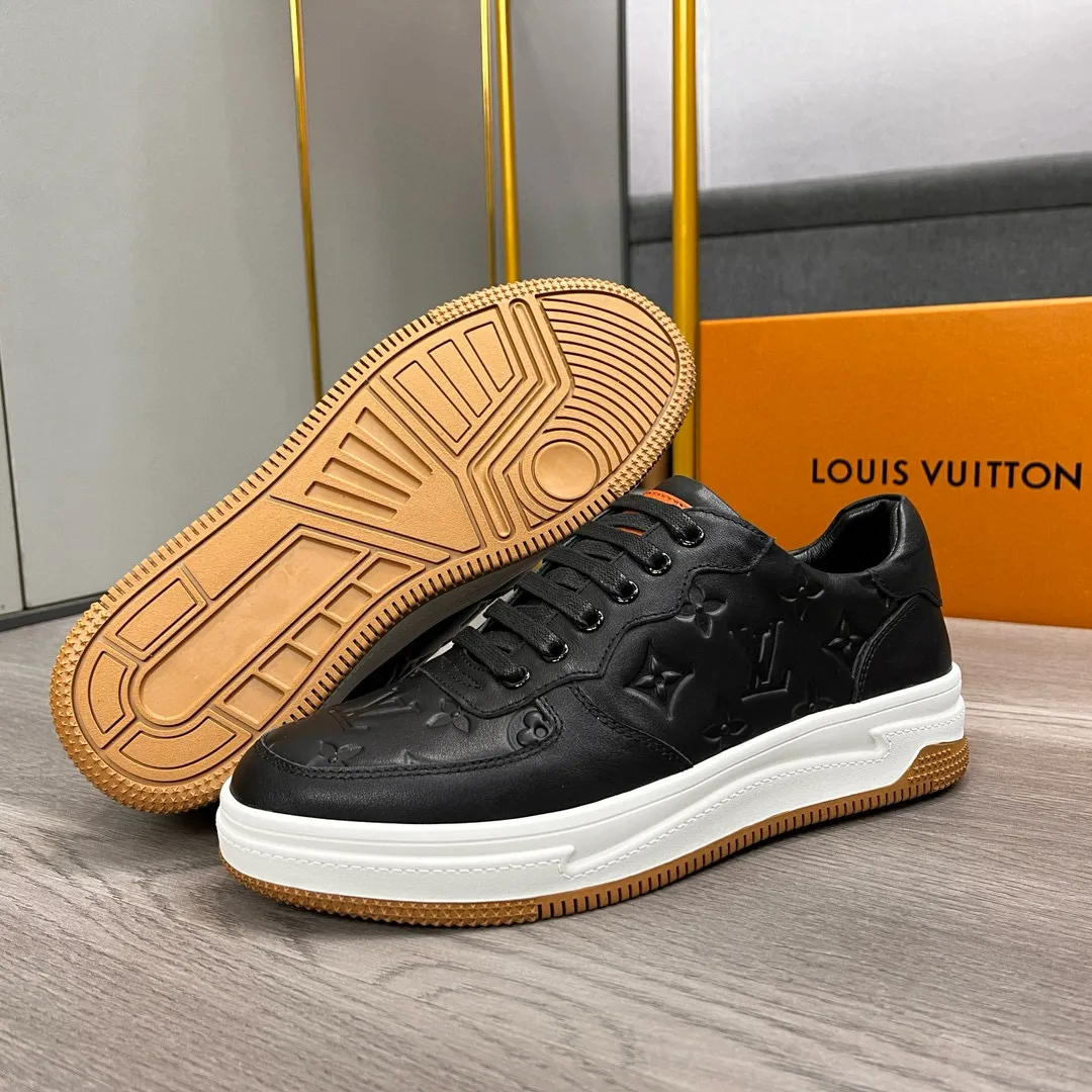 Ex-factory price: 400💰LV's latest casual men's shoes👉 👉 Popular casual fashion style, 💞 Simple and elegant style, 🔊 The fabric is made of imported cowhide, ☑️Comfortable sheepskin lining, original wear-resistant rubber outsole, real photos of classic models at the counter, two colors available, size: 38-44, (45 can be customized)